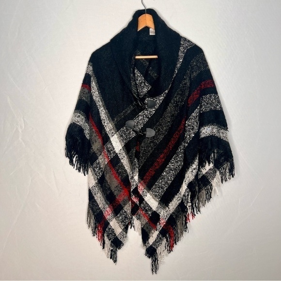 Plaid Fringed 2-Button Batwing Cape Poncho Cardigan. One Size. - Picture 2 of 11